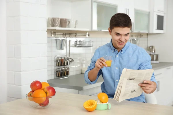 Young man drinking juice — Stock Photo, Image