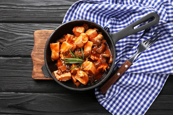 Frying pan with chicken cacciatore — Stock Photo, Image