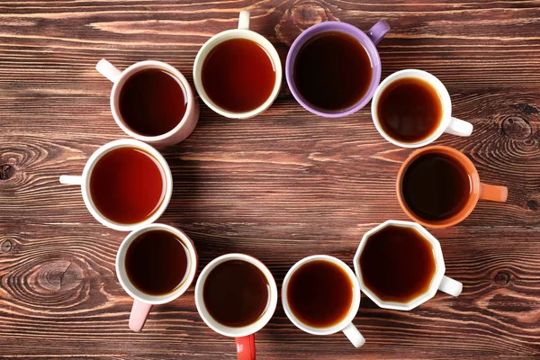 Tè in tazze formando cerchio — Foto Stock