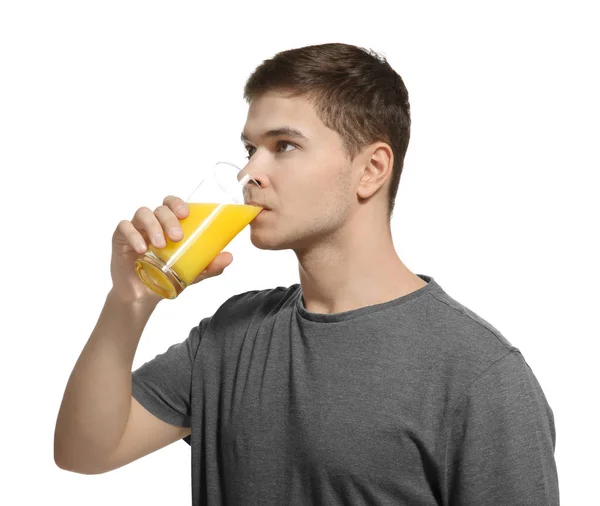 Jonge man drinken van SAP — Stockfoto