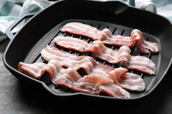 Fatias de bacon em bruto — Fotografia de Stock