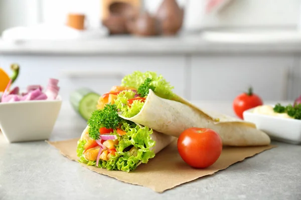 Delicious kebab sandwiches — Stock Photo, Image