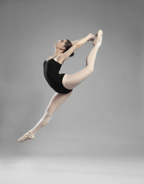 Young beautiful ballerina dancing — Stock Photo, Image
