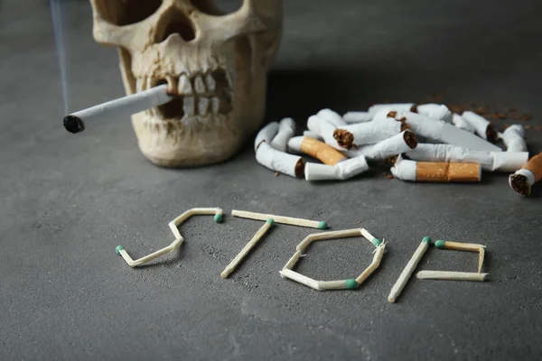 Ordet stopp av cigaretter — Stockfoto