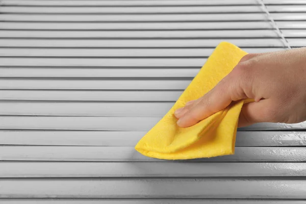 Жалюзи для мытья окон вручную — стоковое фото
