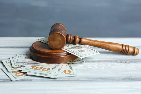 Judge gavel and money — Stock Photo, Image