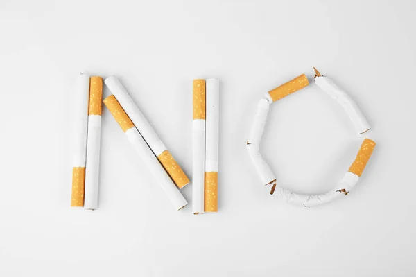 Слово NO з сигарет — стокове фото