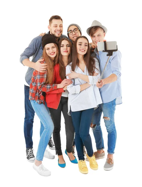 Jovens amigos felizes tomando selfie — Fotografia de Stock