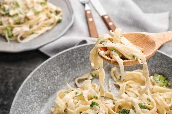 Spoon with tasty chicken Alfredo — Stock Photo, Image