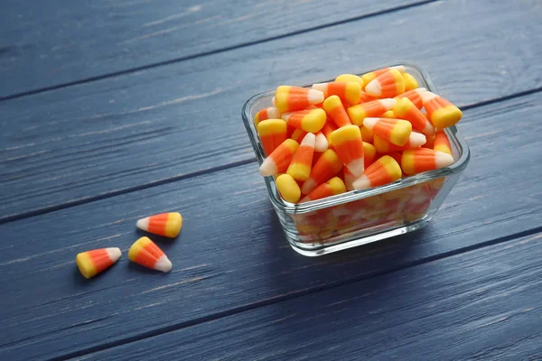 カラフルなハロウィーンのお菓子のトウモロコシ — ストック写真