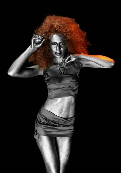Kadın vücut-sanat olarak aslan ile — Stok fotoğraf