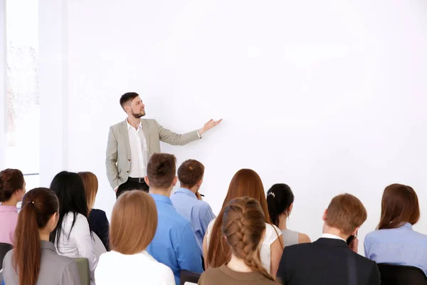 Business Trainer Giving Presentation Group People — Stock Photo, Image