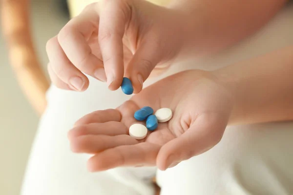 Hands of woman with pills — Stock Photo, Image