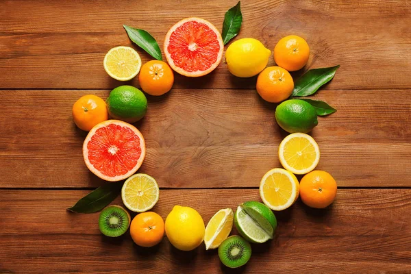 Beautiful composition of tropical fruits — Stock Photo, Image