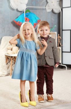 soyunma odasında çocuk