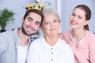Büyükanne ve torunu birlikte