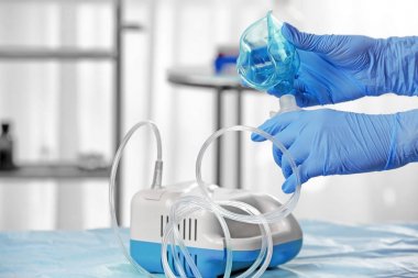 Doktor hazırlanıyor kompresör