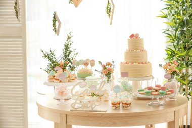 Lezzetli tatlılar ile tablo 