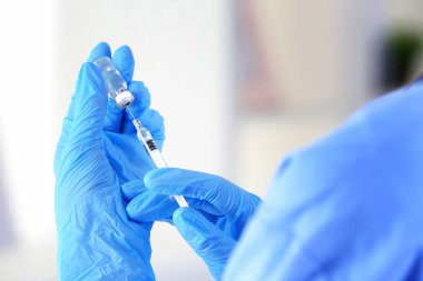 şırınga ve tıp doktoru 