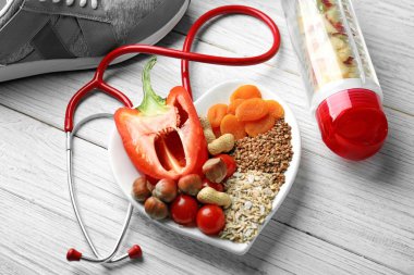 Sağlıklı gıda ve stetoskop 