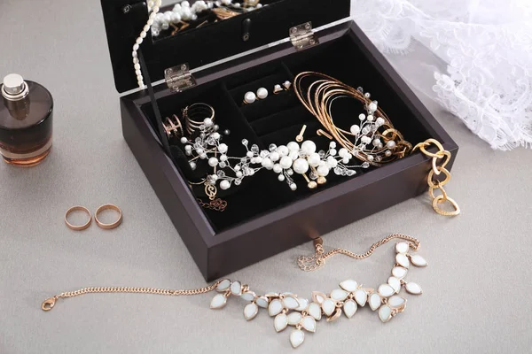 Bijouterie in jewelry box — Stock Photo, Image