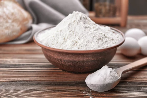 Bowl and spoon full of white flour — Stock Photo, Image