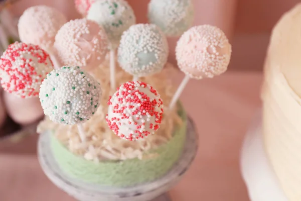 Färgglada cake pops — Stockfoto