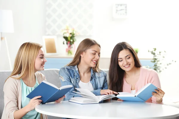 Women sitting at table in book club — Stock Photo, Image