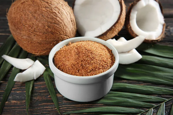 Tigela de açúcar mascavo e coco — Fotografia de Stock