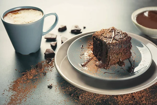 Placa com brownie de cacau — Fotografia de Stock