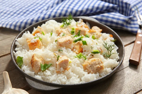 Arroz delicioso com frango — Fotografia de Stock