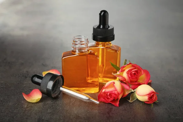 Botellas con aceite de perfume —  Fotos de Stock
