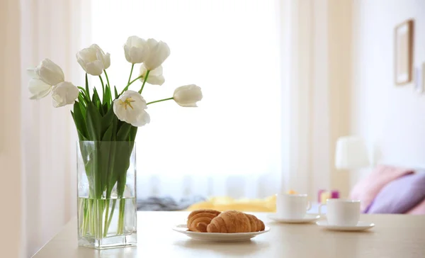 Vase with beautiful white tulips — Stock Photo, Image