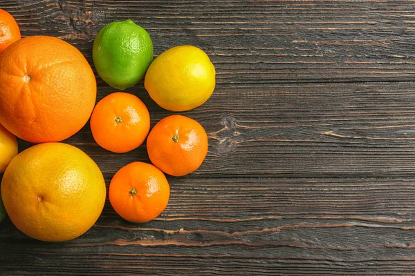 Hermosa composición de frutas tropicales — Foto de Stock