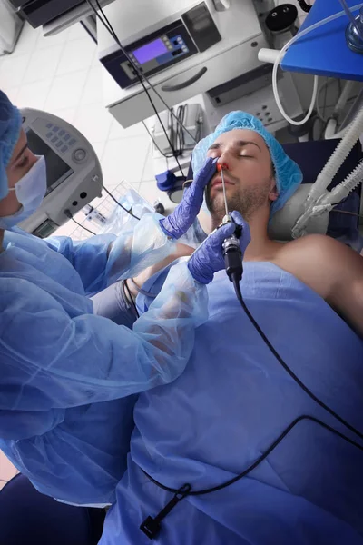 Operasi pasien di klinik modern — Stok Foto
