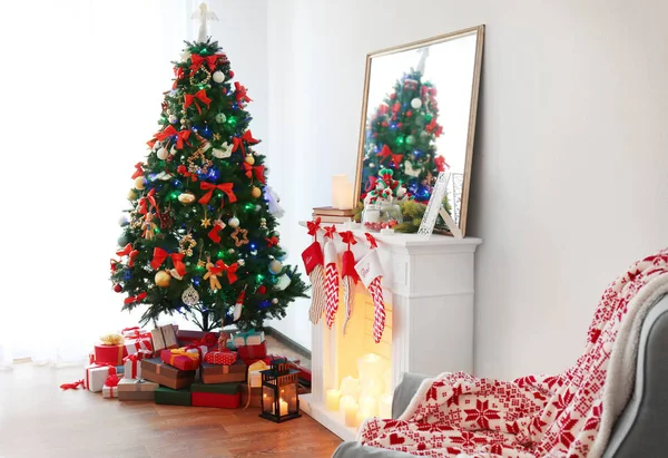 Obývací pokoj zařízený k Vánocům — Stock fotografie