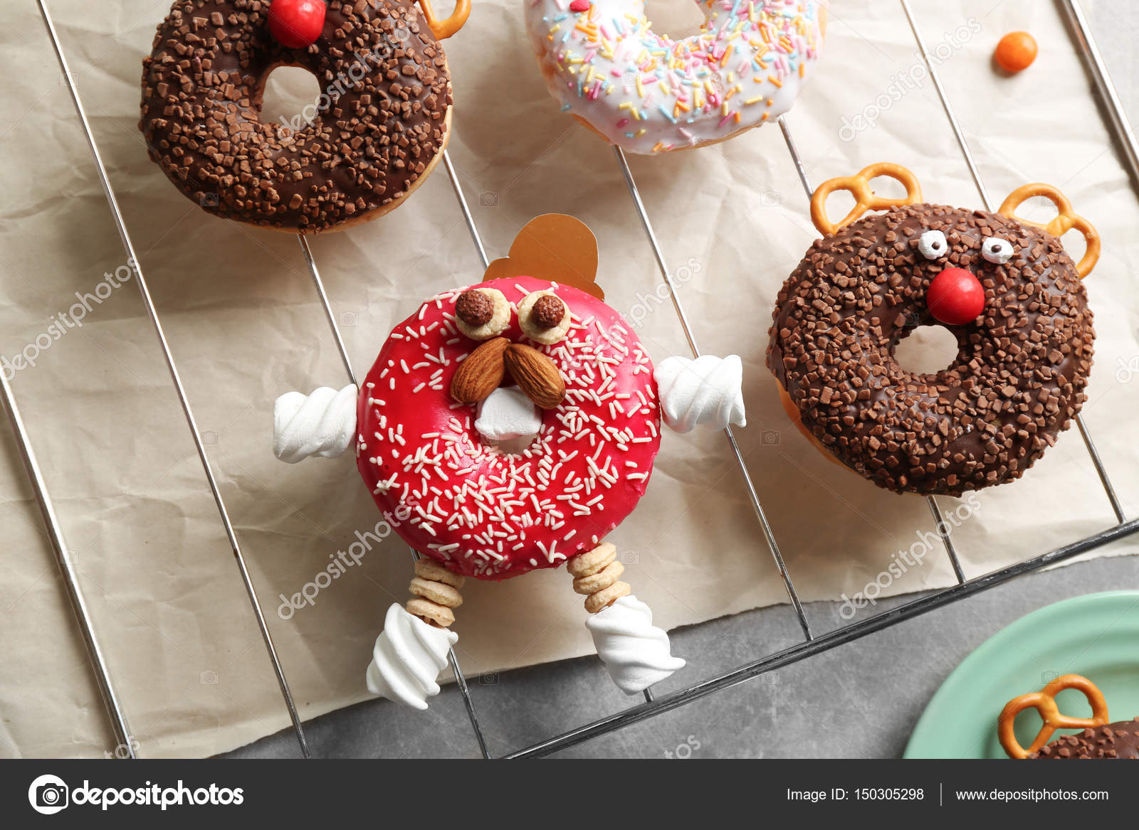 Donuts vitrificados criativos — Foto © belchonock #150305298, image size:1600x1167