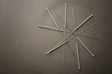 İğneler, akupunktur için kümesi