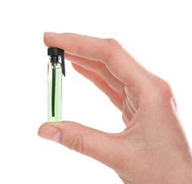 Parfüm örnek tutan el