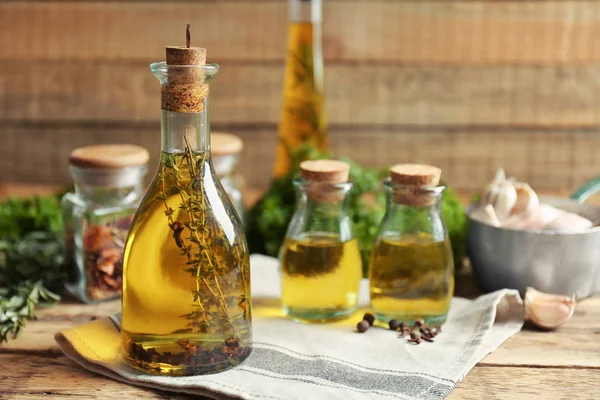 Olive oil with spices — Stock Photo, Image