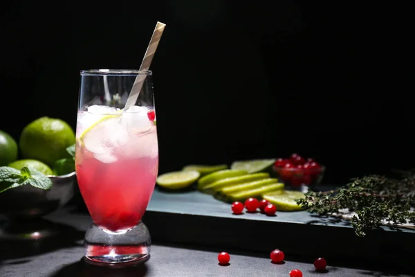 Uppfriskande cocktail med tranbär — Stockfoto