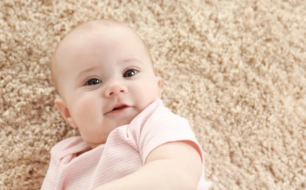 Portret van een schattige baby — Stockfoto