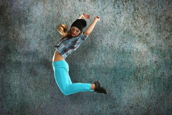 Hip hop dancer on grunge background — Stock Photo, Image