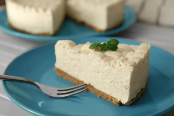 Piece of delicious cheesecake — Stock Photo, Image