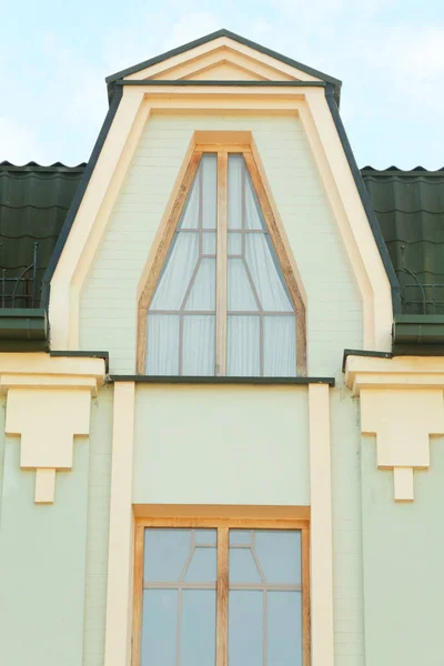 Historických dřevěných oken — Stock fotografie