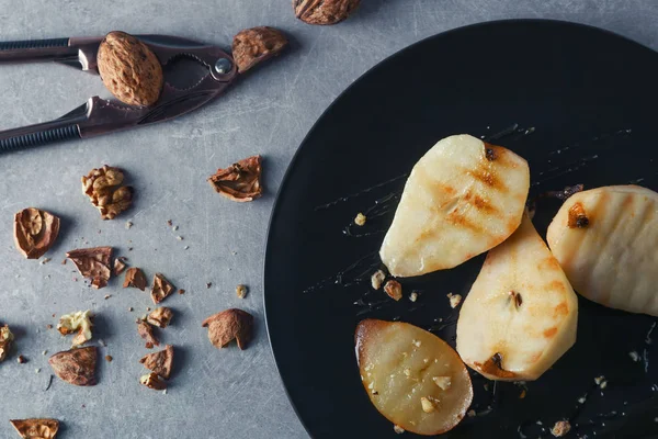 Plate with fried pears — Stock Photo, Image
