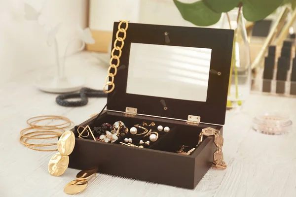 Bijouterie in jewelry box — Stock Photo, Image