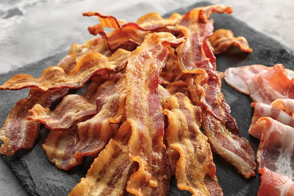 Välsmakande remsor av bacon — Stockfoto