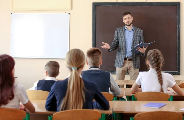 Les Élèves Écoutent Professeur Classe — Photo