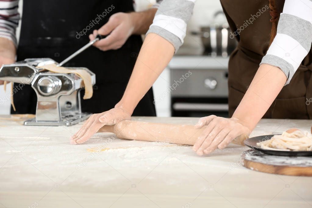 couple preparing pasta
